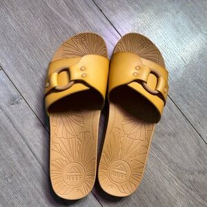 Reef 7 1/2 New used once